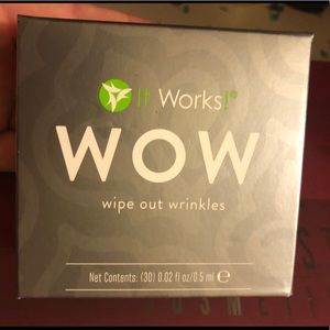 It Works WOW (wipe out wrinkles) BNIB